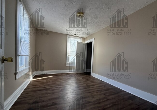 Building Photo - 136 E Allen St