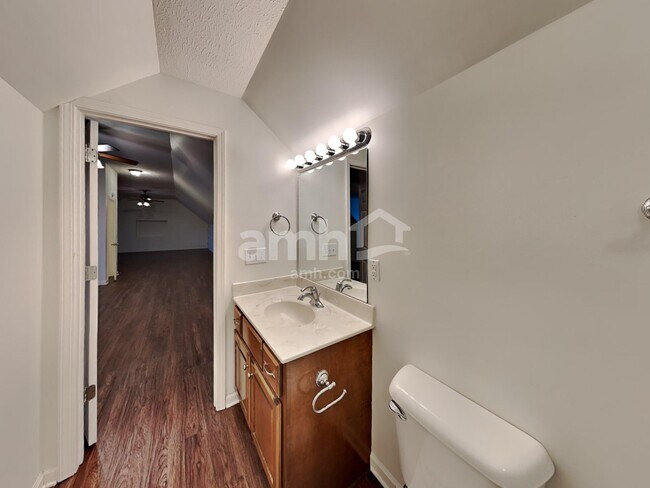 Building Photo - 200 Priest View Dr