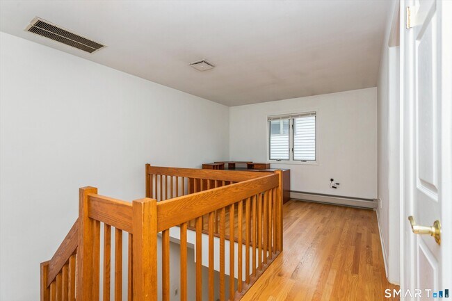 Building Photo - 81 Pemberwick Rd