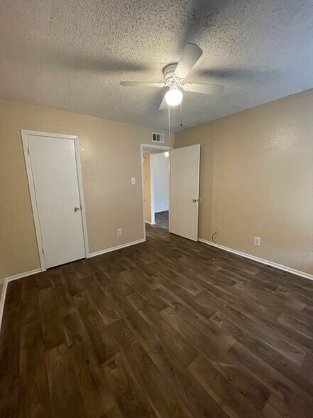 Building Photo - 3917 Bonnie Dr