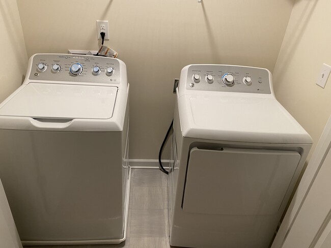Washer/Dryer - 1005 Myers Point Dr