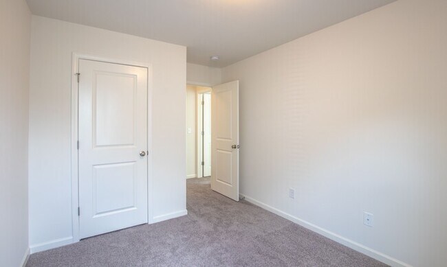 Building Photo - BEAUTIFUL 4 bedroom Single Family Home for...