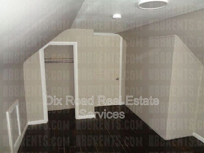 Building Photo - 1255 Hooven Ave