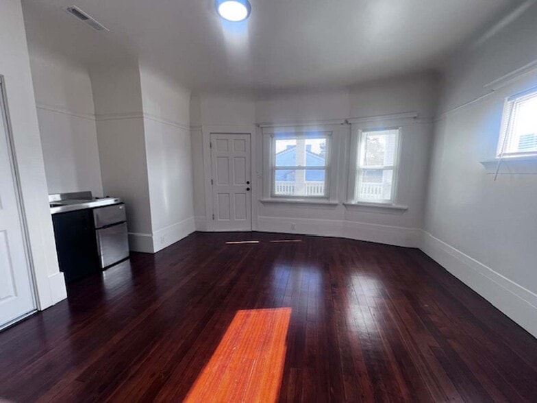 Building Photo - 1301 Adeline St