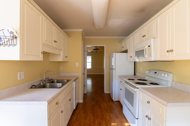 Building Photo - 3025 Brookhaven Way