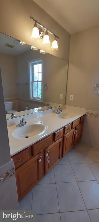 Building Photo - 5001 Old Bartholows Rd