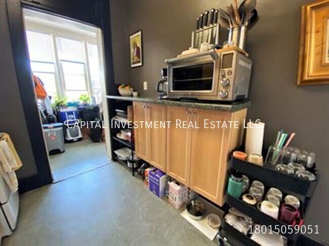 Building Photo - 470 E 300 S