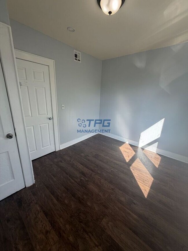 Building Photo - 134 Dewey St