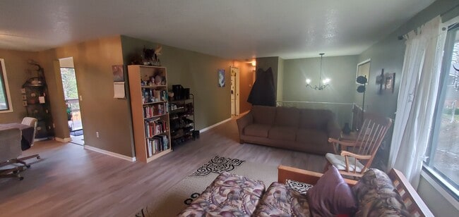 Building Photo - 1500 SE Eastwood Ct