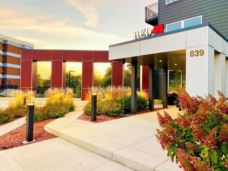 Building Photo - Red44 | Luxury Apartments