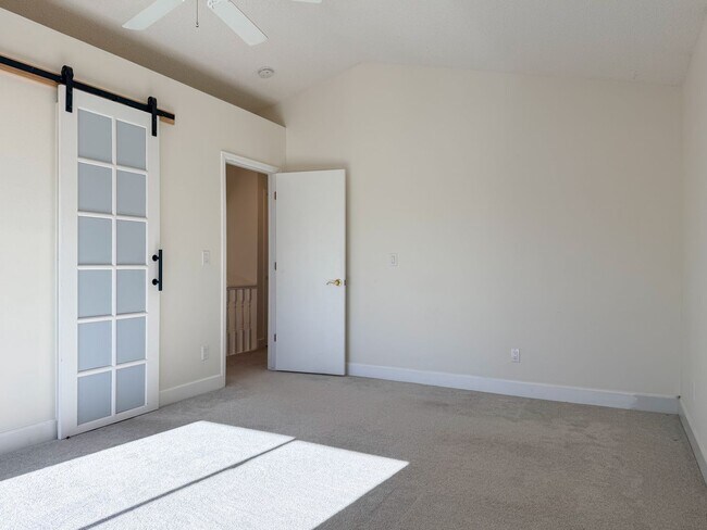 Building Photo - Updated Single-Family Home in Centennial!