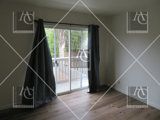 Building Photo - 3 bed 1.5 bath Home upper westside