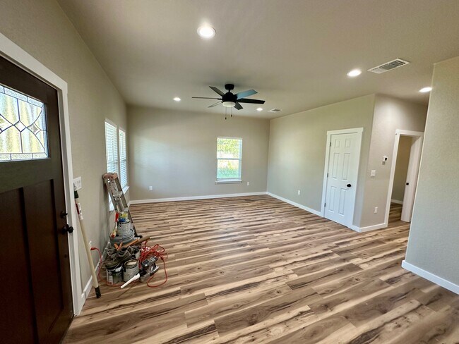 Building Photo - 1518 Sioux Trail