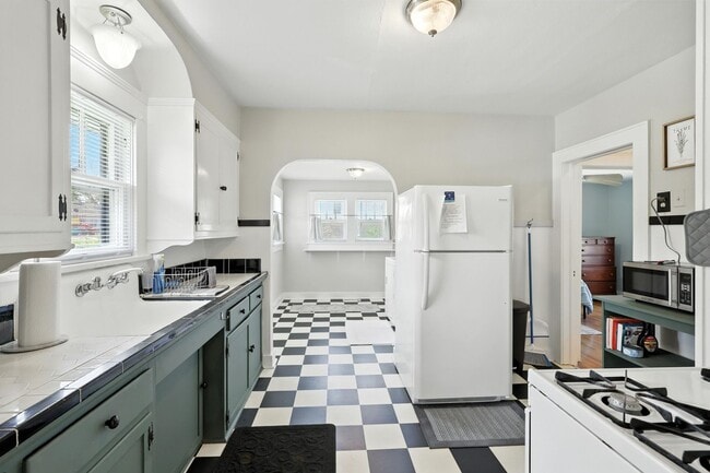 Building Photo - 3030 S Wall Ave