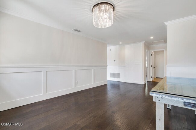 Building Photo - 2076 Hillsbury Rd