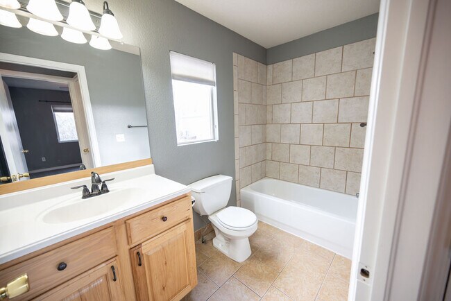 Building Photo - 350 Plowman Ct