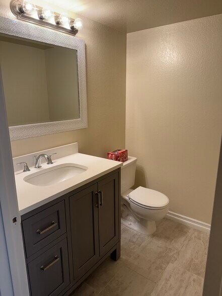 1st floor 1/2 bathroom - 10824 Palms Blvd