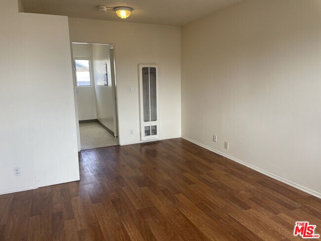 Building Photo - 1150 N Commonwealth Ave