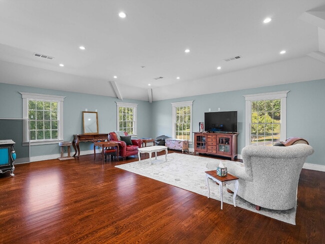 Building Photo - Stunning Oakton Retreat on a Sprawling 5-A...
