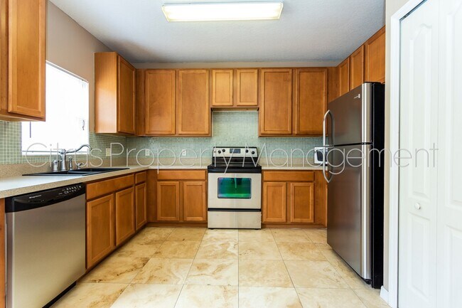 Building Photo - Daniels Landing 2/2.5 Townhome available now!