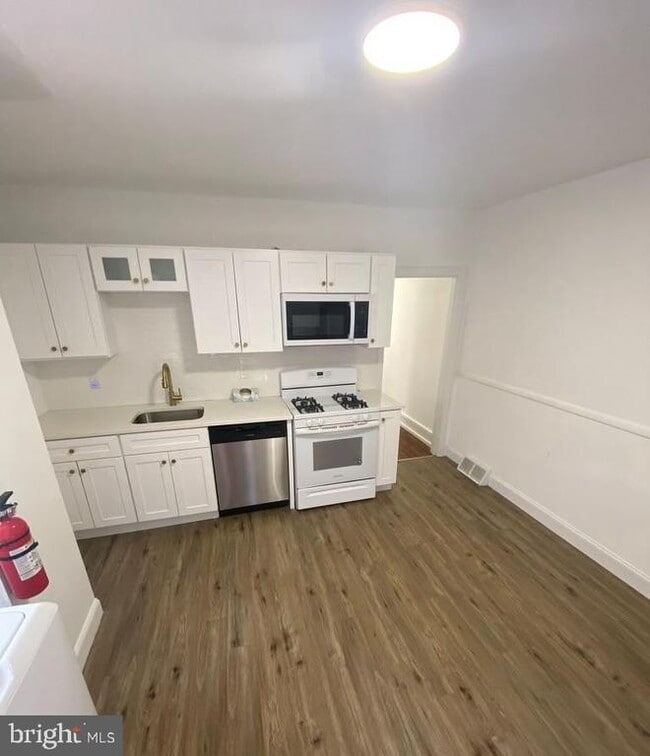 Building Photo - 102 Chestnut St