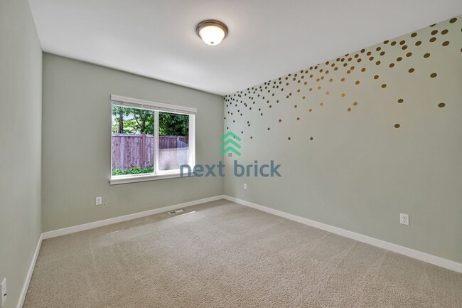 Building Photo - A spacious 4-bedroom+ 2 dens +Bonus Room a...