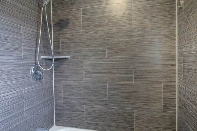 Building Photo - 1907 Ashford Hollow Ln