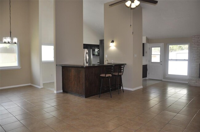 Building Photo - 4715 Glendower Dr