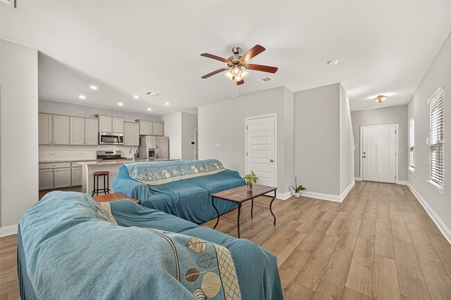 Building Photo - 409 Aurora Creek Ln