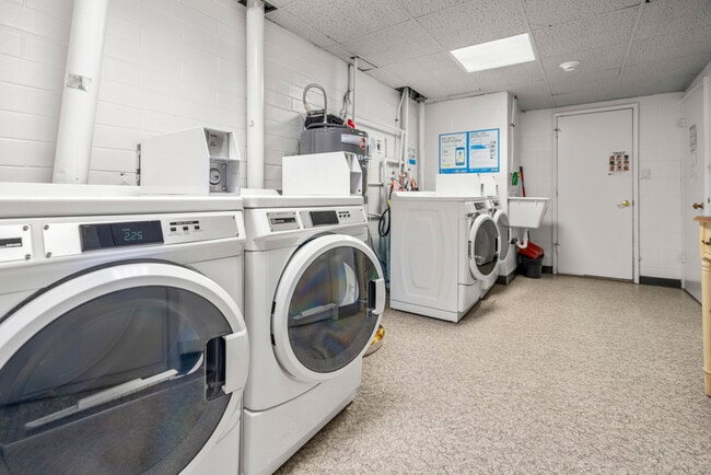 Building Photo - 9500 Rainier Ave S