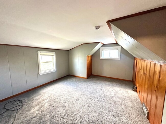 Building Photo - 4 Bed/1.5 Bath Home in Penn Hills - Off-St...