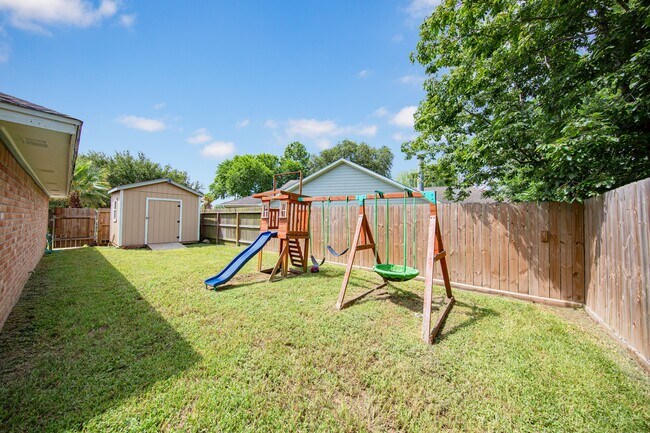 Building Photo - 11003 Kirkmead Dr