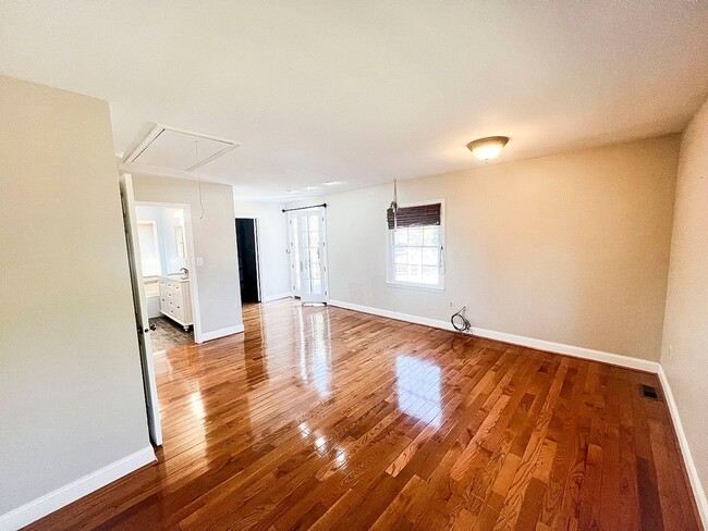 Building Photo - 3502 Old Jones Rd