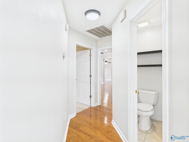 Building Photo - 122 Bellingham Dr