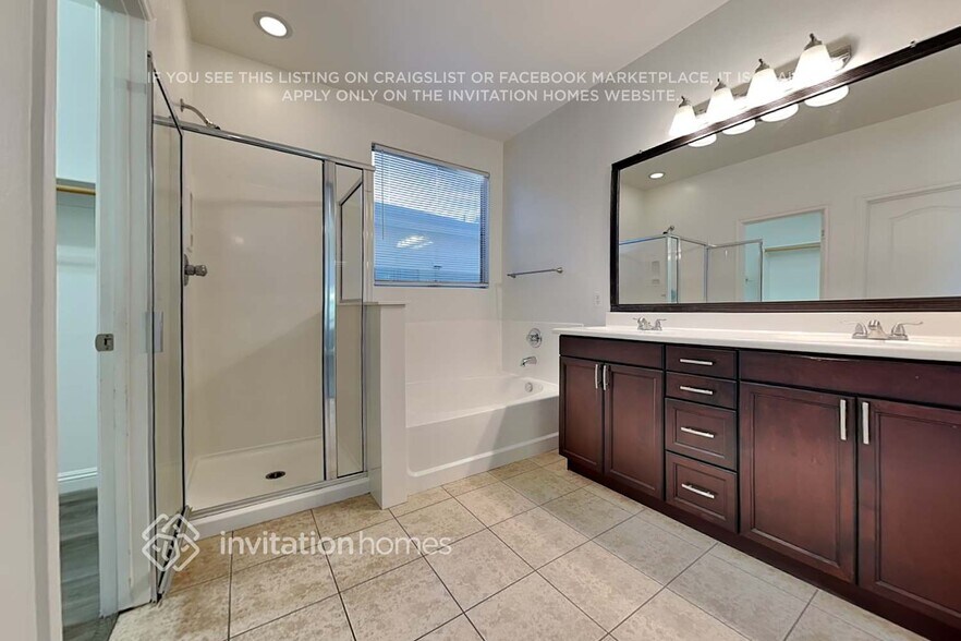 Building Photo - 1806 W Paisley Dr