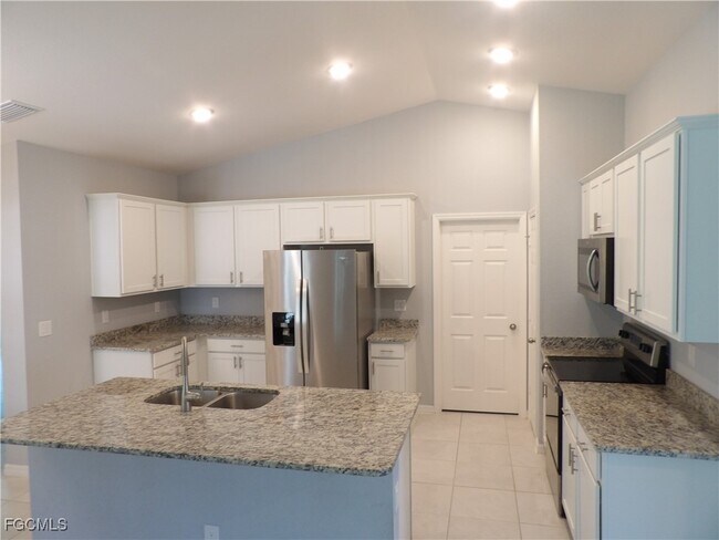 Building Photo - 7653 Minardi St