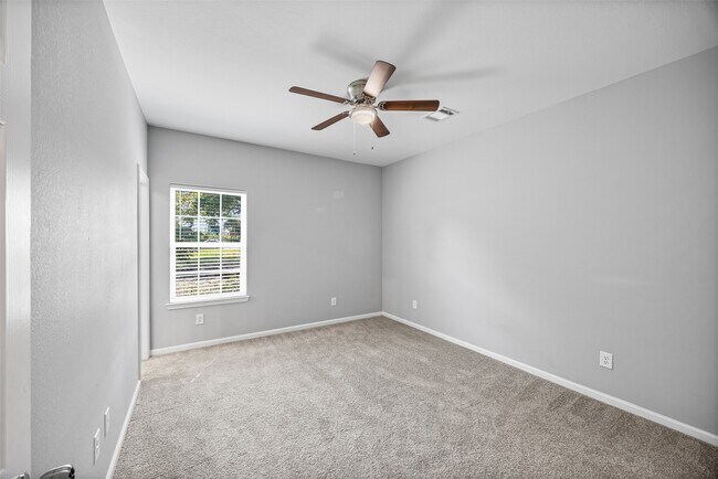 Building Photo - 426 New Hampshire St