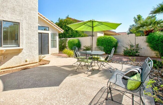 Building Photo - 5 bed 3 bath, 3500 sft in Tempe with pool