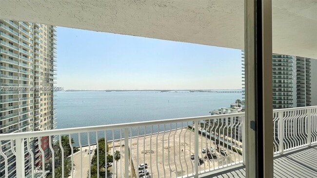 Building Photo - 1200 Brickell Bay Dr