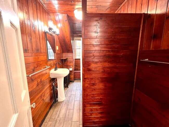 Building Photo - 259-261 N. Dithridge Street (Full Service)