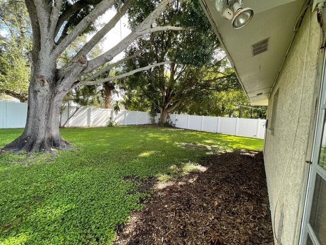 Building Photo - Spacious 2 Bed/2Bath House for Rent in West Bradenton