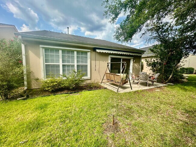 Building Photo - Beautifully Updated Elegant two Bedroom Ho...