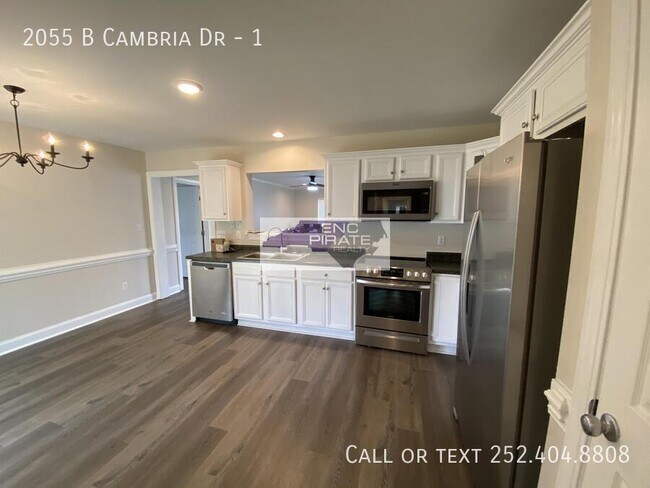 Building Photo - 2055B Cambria Dr