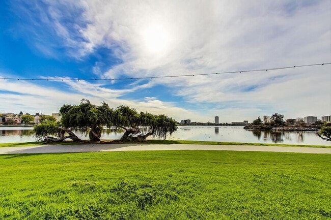 Building Photo - 465 Bellevue Ave