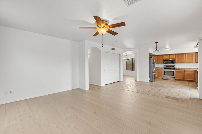 Building Photo - Solar Home with Nice Floorplan in a Great Location! Norterra Dynamite Ranch