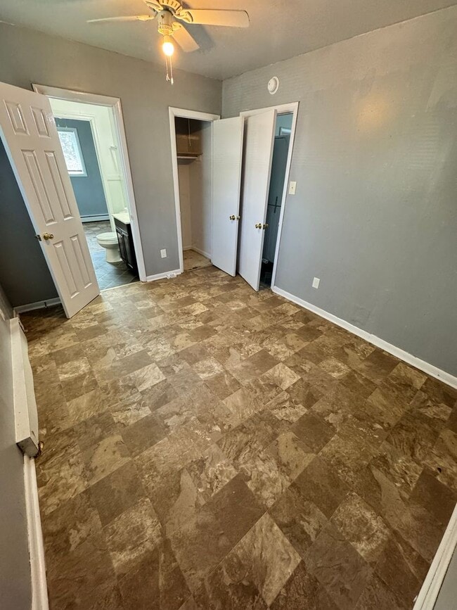 Building Photo - Cozy 3 bed 1.5 bath with Backyard