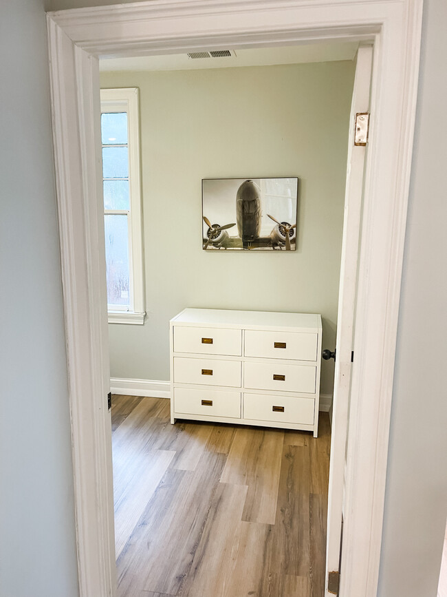 Building Photo - Furnished 2 bed 1 bath on 38th