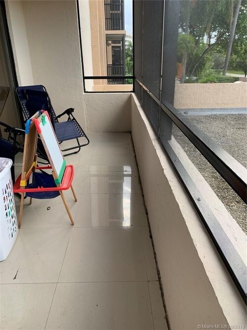 Building Photo - 900 NE 195th St