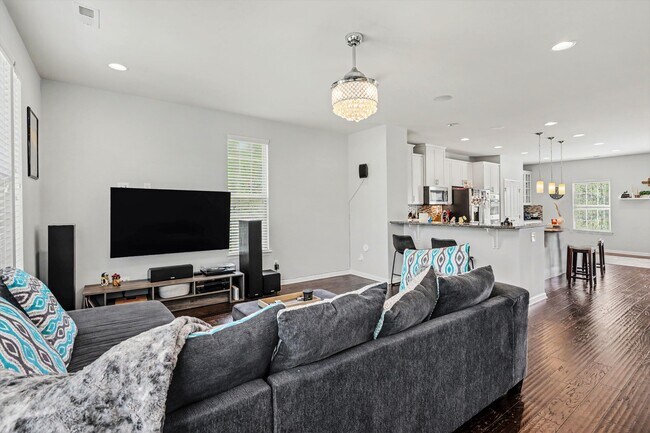 Building Photo - 4011 Zilker Park Dr