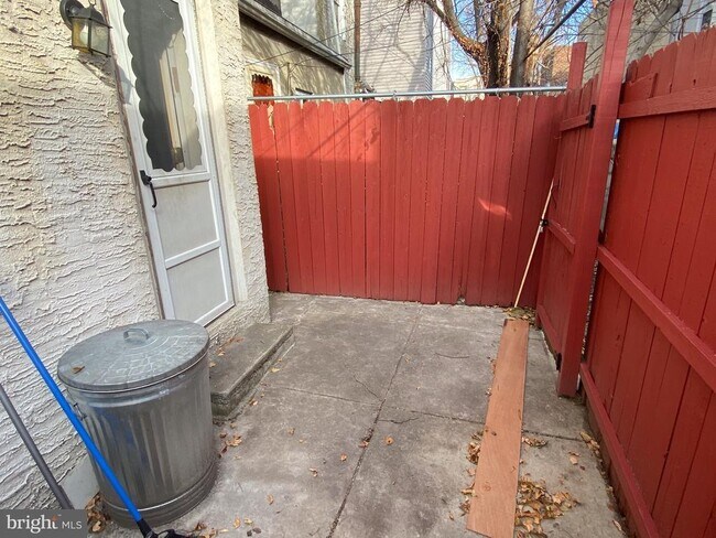 Building Photo - 1523 S Opal St